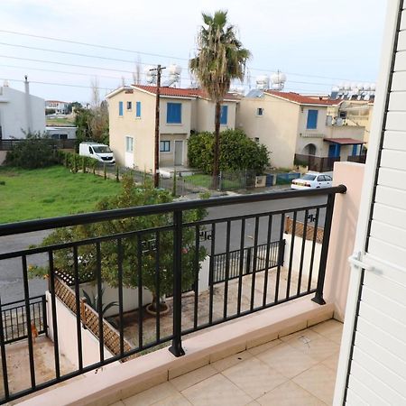 The Paradise Townhouses By Taimoura Paphos Bagian luar foto