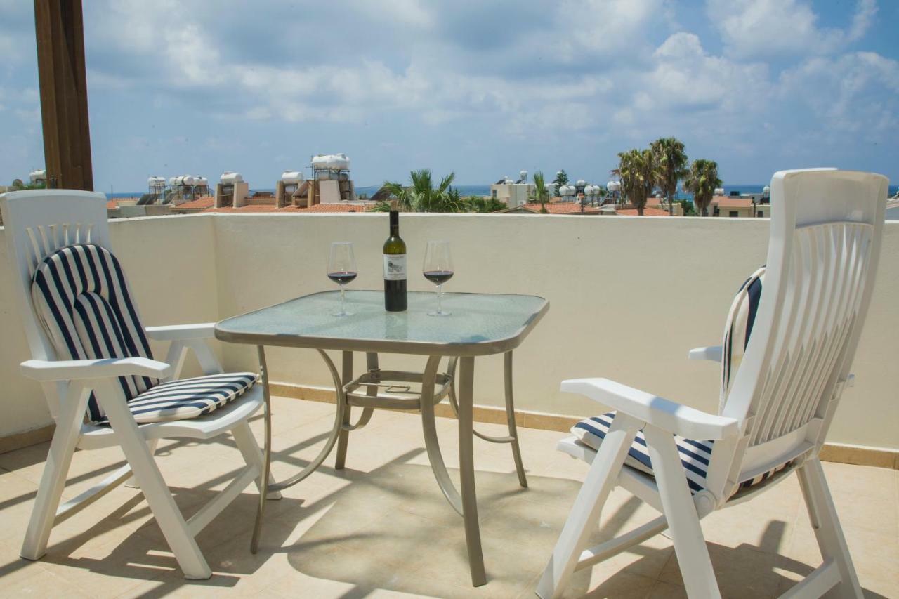 The Paradise Townhouses By Taimoura Paphos Bagian luar foto