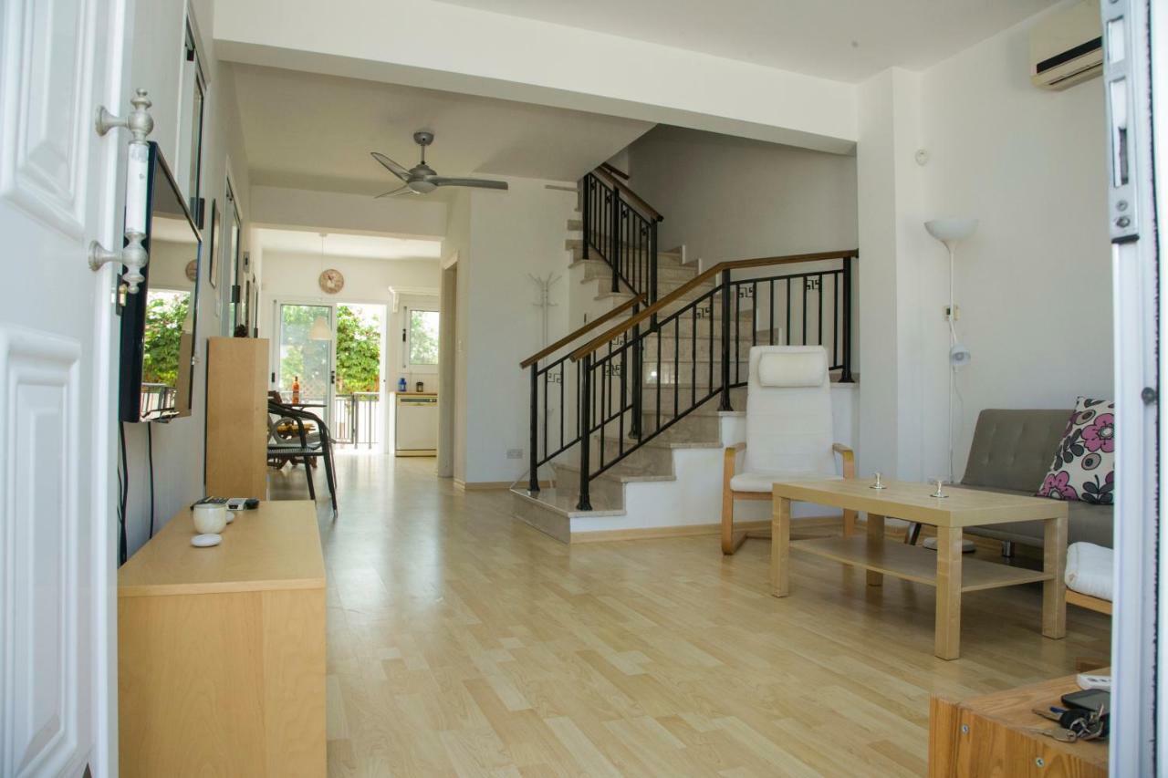The Paradise Townhouses By Taimoura Paphos Bagian luar foto