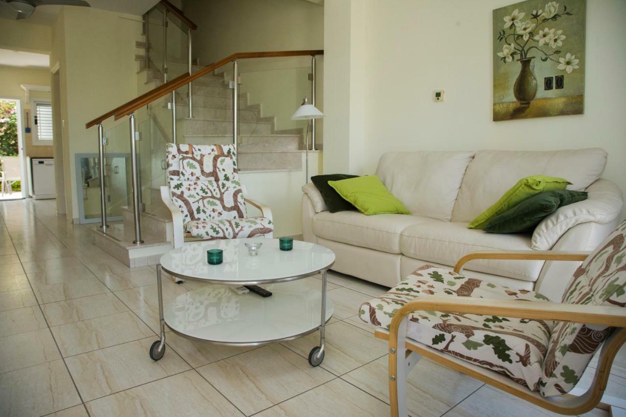 The Paradise Townhouses By Taimoura Paphos Bagian luar foto