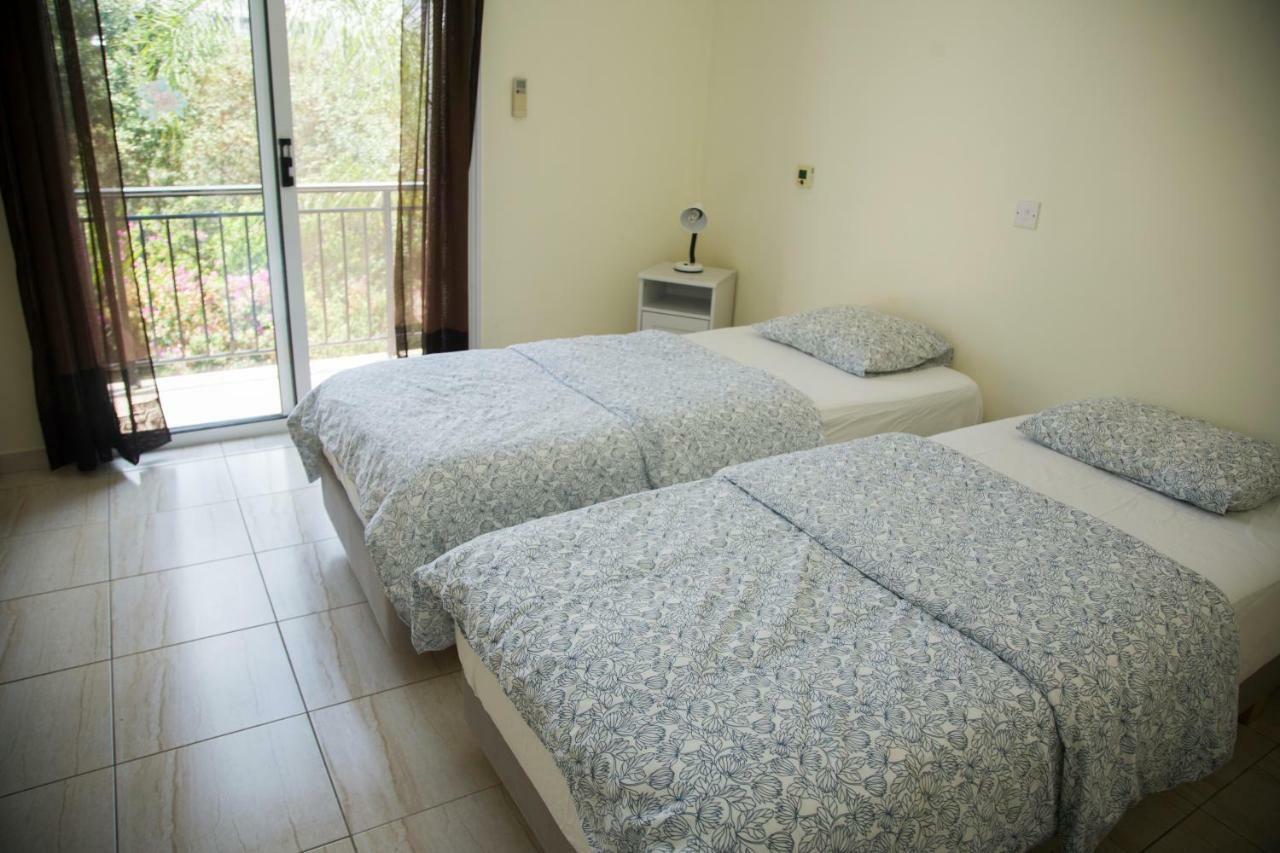 The Paradise Townhouses By Taimoura Paphos Bagian luar foto