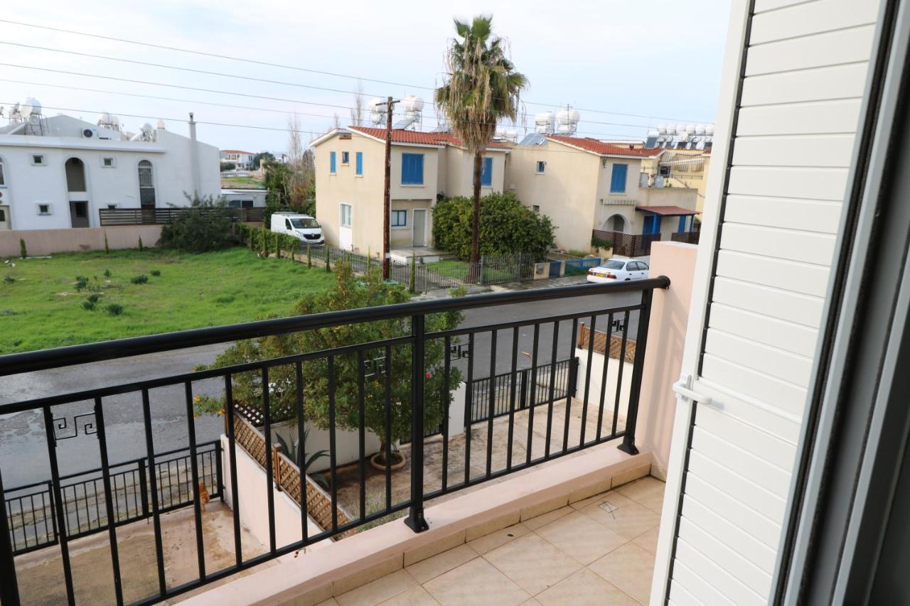 The Paradise Townhouses By Taimoura Paphos Bagian luar foto