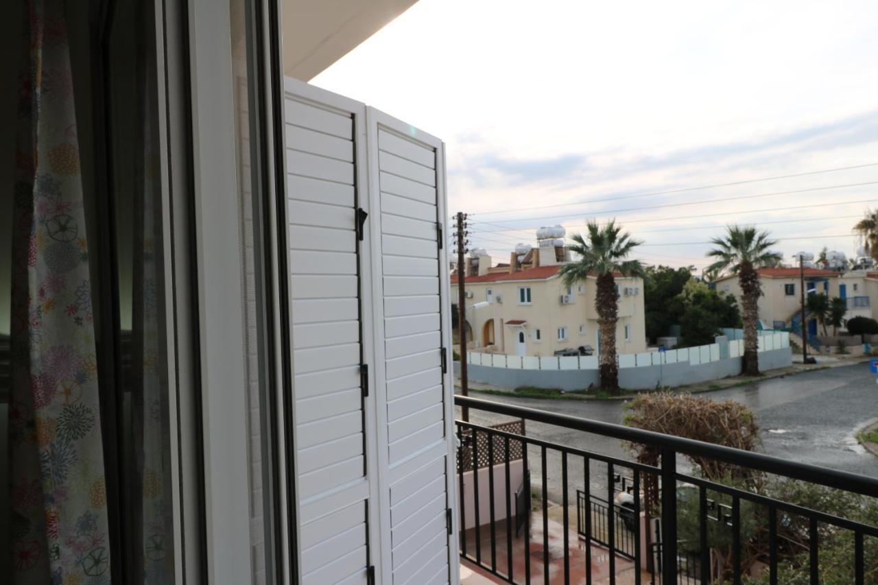The Paradise Townhouses By Taimoura Paphos Bagian luar foto