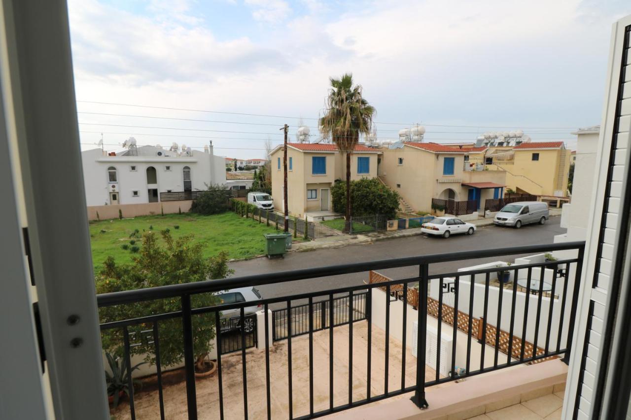 The Paradise Townhouses By Taimoura Paphos Bagian luar foto