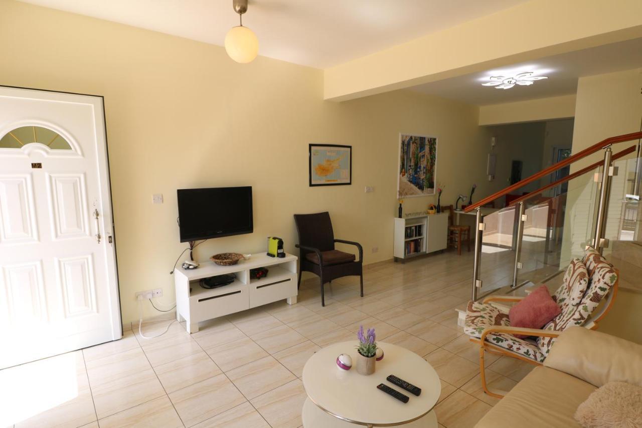 The Paradise Townhouses By Taimoura Paphos Bagian luar foto