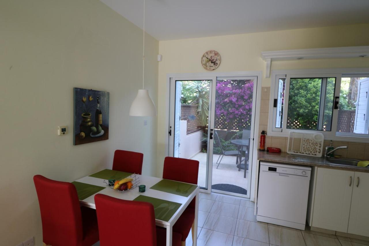 The Paradise Townhouses By Taimoura Paphos Bagian luar foto