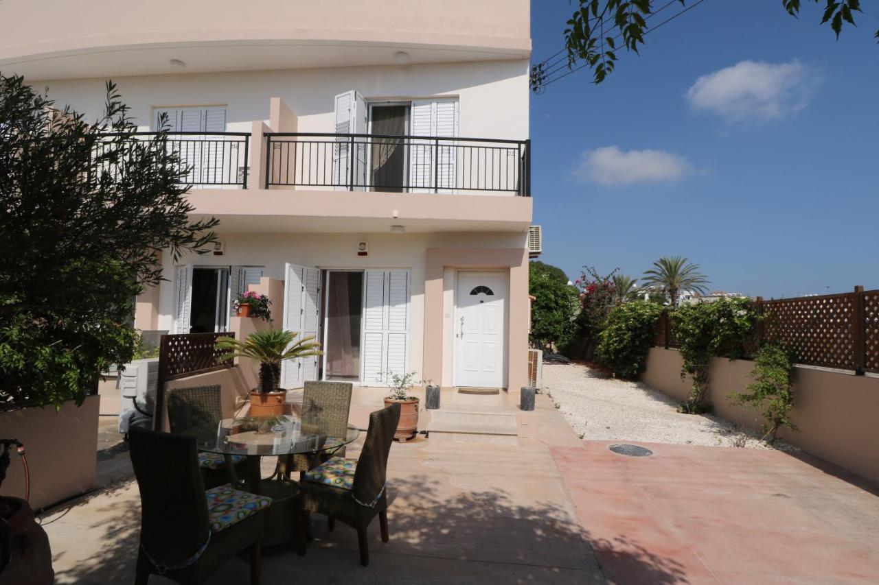 The Paradise Townhouses By Taimoura Paphos Bagian luar foto